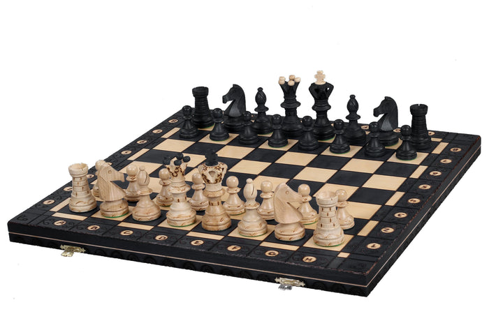 SZACHY AMBASADOR BLACK (54x54cm) - duże drewniane szachy z wypalaną szachownicą
