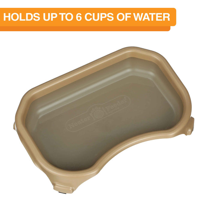 Small Little Big Bowl Cat in Champagne with water. Text on screen reads: Holds up to 6 cups of water.
