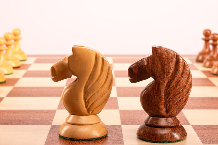 Figury szachowe Queen's Gambit 1957 akacja indyjska 3,75 cale